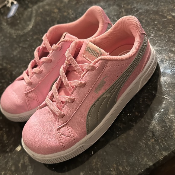 PUMA Kids' Vikky V3 Glitz Sneaker In Prism Pink & Puma Silver - Picture 2 of 7
